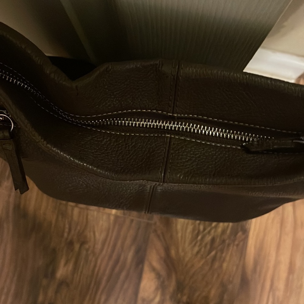 I am selling a coach hand bag - Picture 8 of 10